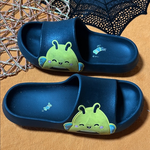 Girls size 2/3 squishmallow slides. Black with bee - Picture 1 of 2